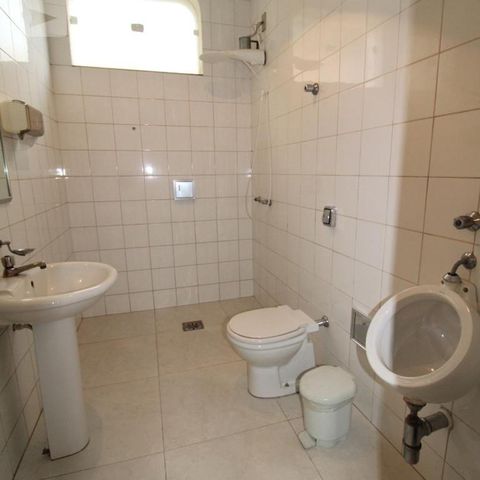 Casa para alugar com 800m², 4 quartos e 6 vagasBanheiro da Piscina
