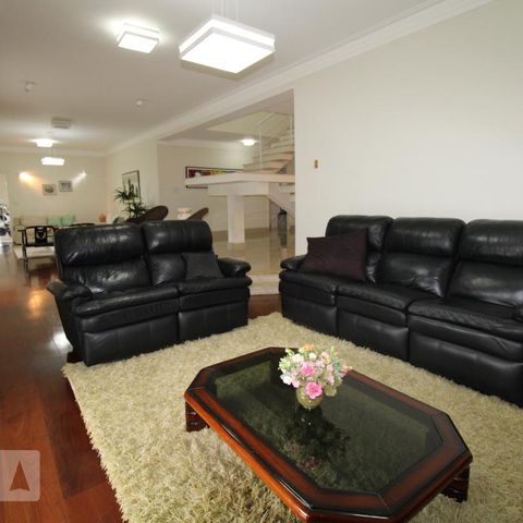 Casa para alugar com 800m², 4 quartos e 6 vagasSala