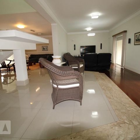 Casa para alugar com 800m², 4 quartos e 6 vagasSala