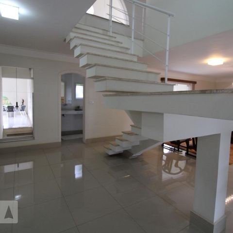 Casa para alugar com 800m², 4 quartos e 6 vagasSala