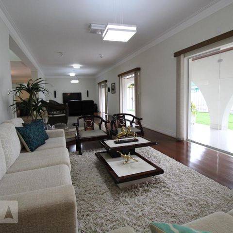 Casa para alugar com 800m², 4 quartos e 6 vagasSala