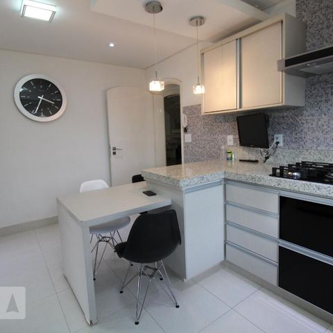 Casa para alugar com 800m², 4 quartos e 6 vagasCozinha
