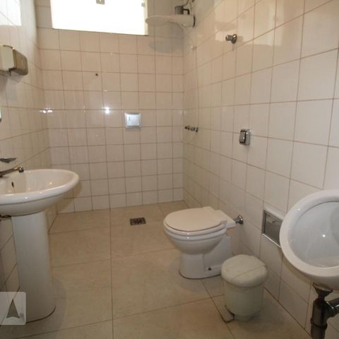 Casa para alugar com 800m², 4 quartos e 6 vagasBanheiro da Piscina