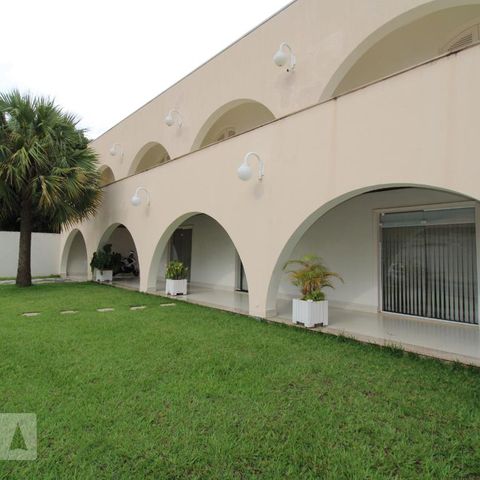 Casa para alugar com 800m², 4 quartos e 6 vagasFachada