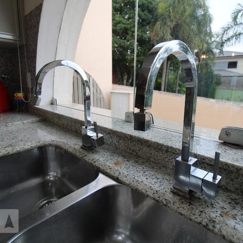 Casa para alugar com 800m², 4 quartos e 6 vagasCozinha