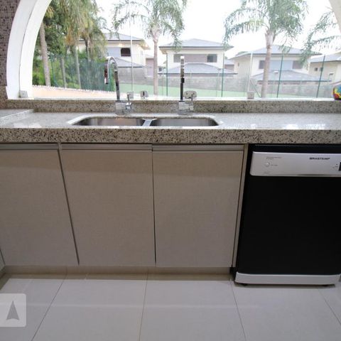 Casa para alugar com 800m², 4 quartos e 6 vagasCozinha