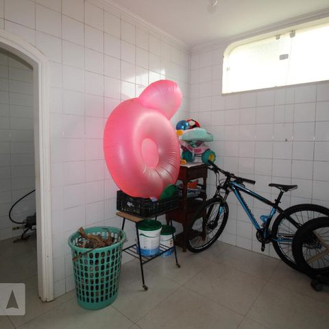 Casa para alugar com 800m², 4 quartos e 6 vagasVestiário