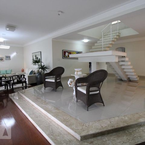 Casa para alugar com 800m², 4 quartos e 6 vagasSala