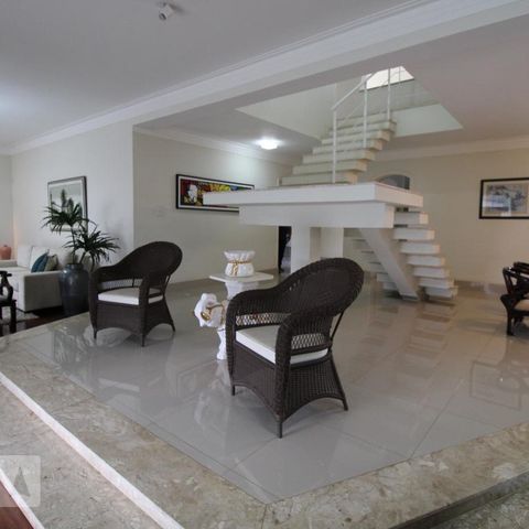 Casa para alugar com 800m², 4 quartos e 6 vagasSala