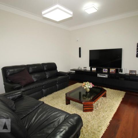 Casa para alugar com 800m², 4 quartos e 6 vagasSala