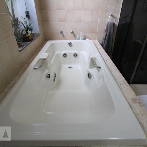 Casa para alugar com 800m², 4 quartos e 6 vagasBanheiro do Quarto 4