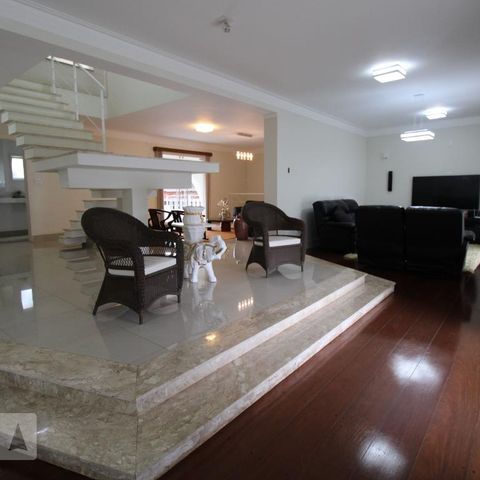 Casa para alugar com 800m², 4 quartos e 6 vagasSala
