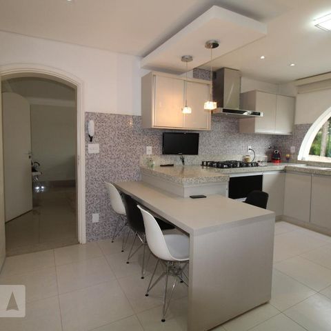 Casa para alugar com 800m², 4 quartos e 6 vagasCozinha