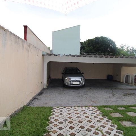 Casa para alugar com 800m², 4 quartos e 6 vagasGaragem (fundos)