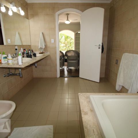 Casa para alugar com 800m², 4 quartos e 6 vagasBanheiro do Quarto 4