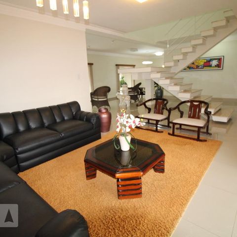 Casa para alugar com 800m², 4 quartos e 6 vagasSala