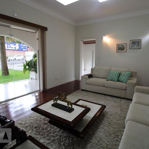 Casa para alugar com 800m², 4 quartos e 6 vagasSala