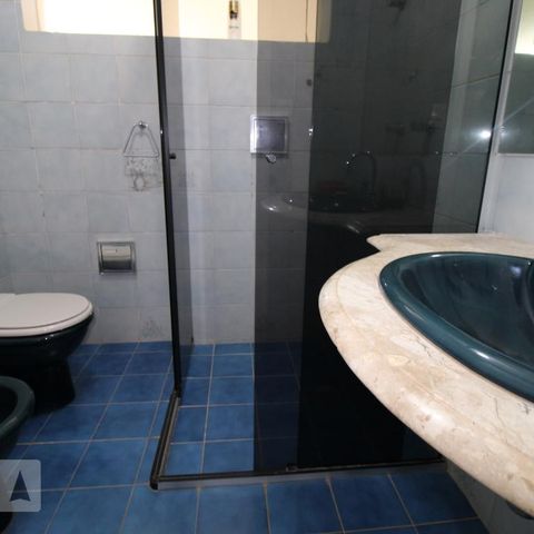 Casa para alugar com 800m², 4 quartos e 6 vagasBanheiro do Quarto 1
