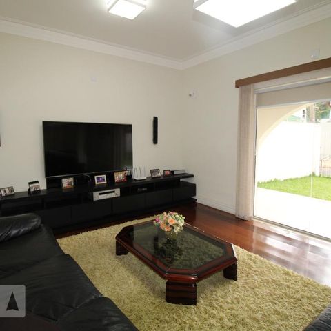 Casa para alugar com 800m², 4 quartos e 6 vagasSala