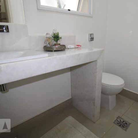 Casa para alugar com 800m², 4 quartos e 6 vagasLavabo