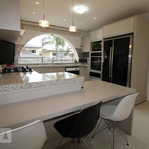 Casa para alugar com 800m², 4 quartos e 6 vagasCozinha