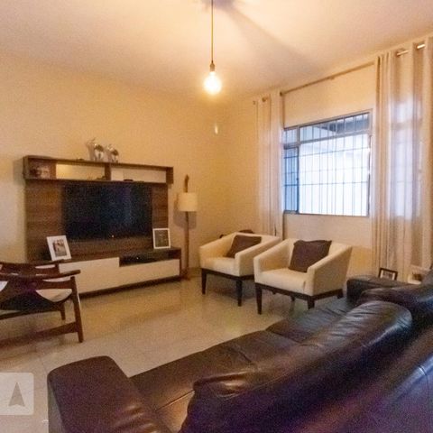 Casa à venda com 250m², 3 quartos e 1 vagaSala