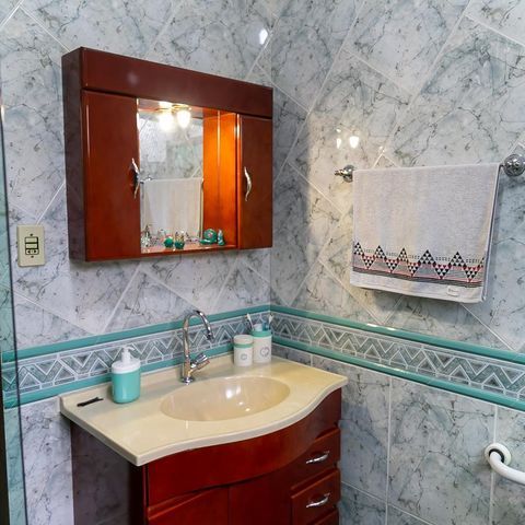 Casa à venda com 151m², 2 quartos e 2 vagasBanheiro