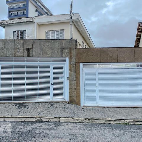 Casa à venda com 144m², 3 quartos e 2 vagasFachada