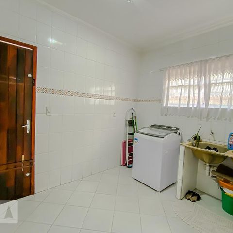 Casa à venda com 144m², 3 quartos e 2 vagasLavanderia