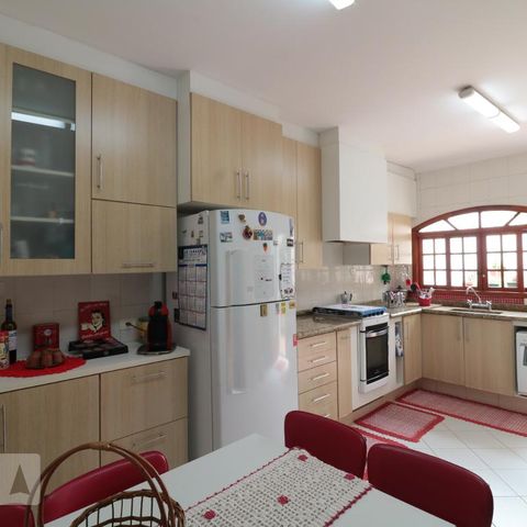 Casa à venda com 240m², 3 quartos e 2 vagasCozinha