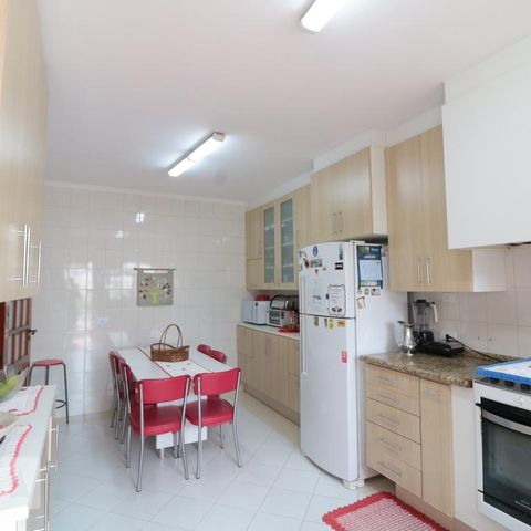 Casa à venda com 240m², 3 quartos e 2 vagasCozinha