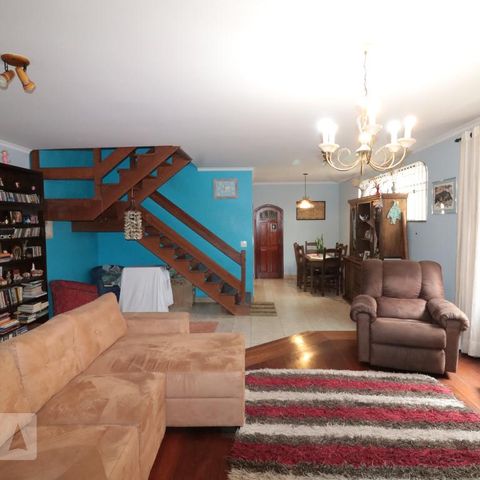 Casa à venda com 240m², 3 quartos e 2 vagasSala