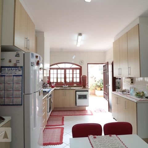 Casa à venda com 240m², 3 quartos e 2 vagasCozinha