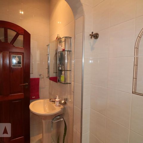 Casa à venda com 240m², 3 quartos e 2 vagasLavabo