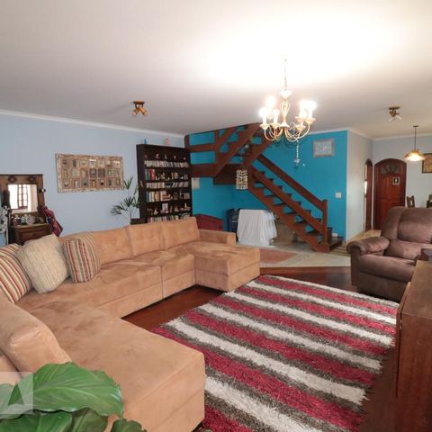 Casa à venda com 240m², 3 quartos e 2 vagasSala