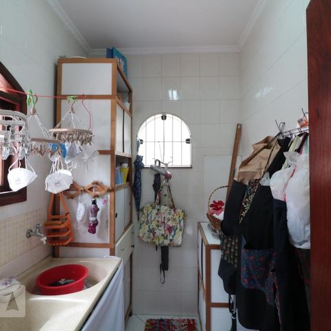 Casa à venda com 240m², 3 quartos e 2 vagasArea de Serviço