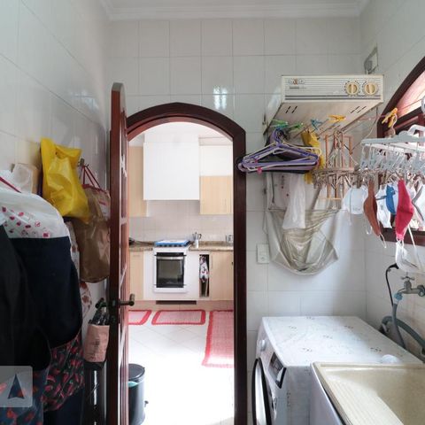 Casa à venda com 240m², 3 quartos e 2 vagasArea de Serviço