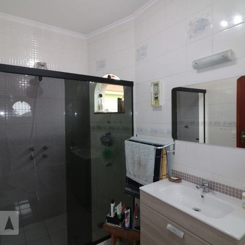 Casa à venda com 240m², 3 quartos e 2 vagasBanheiro da Suite 1
