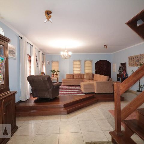 Casa à venda com 240m², 3 quartos e 2 vagasSala