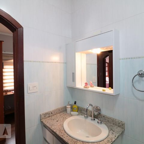 Casa à venda com 240m², 3 quartos e 2 vagasBanheiro Social