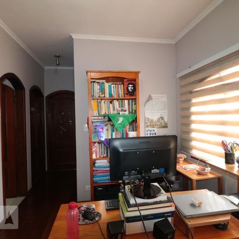 Casa à venda com 240m², 3 quartos e 2 vagasEscritorio