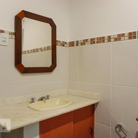 Casa de condomínio à venda com 366m², 5 quartos e 4 vagasBanheiro Social 2