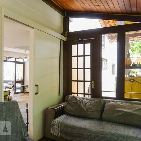 Casa de condomínio à venda com 366m², 5 quartos e 4 vagasSala de TV