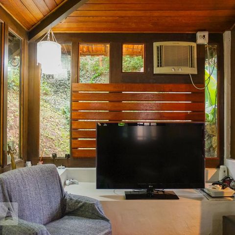 Casa de condomínio à venda com 366m², 5 quartos e 4 vagasSala de TV