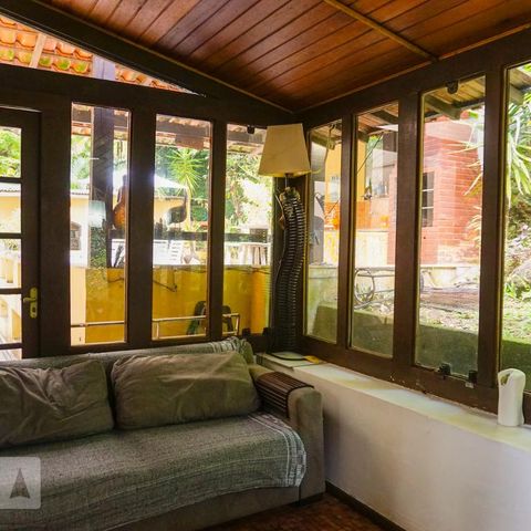 Casa de condomínio à venda com 366m², 5 quartos e 4 vagasSala de TV