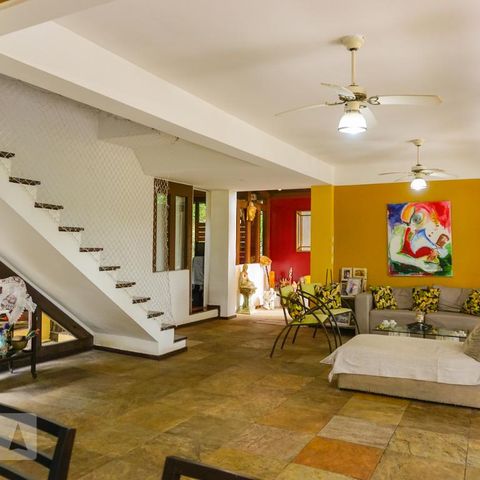 Casa de condomínio à venda com 366m², 5 quartos e 4 vagasSala