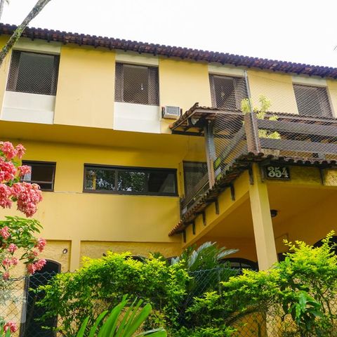 Casa de condomínio à venda com 366m², 5 quartos e 4 vagasFachada