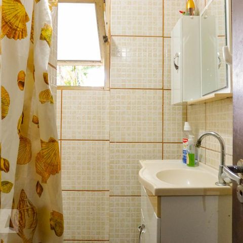 Casa de condomínio à venda com 366m², 5 quartos e 4 vagasBanheiro de Serviço