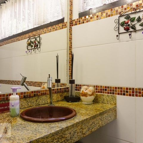 Casa de condomínio à venda com 366m², 5 quartos e 4 vagasLavabo