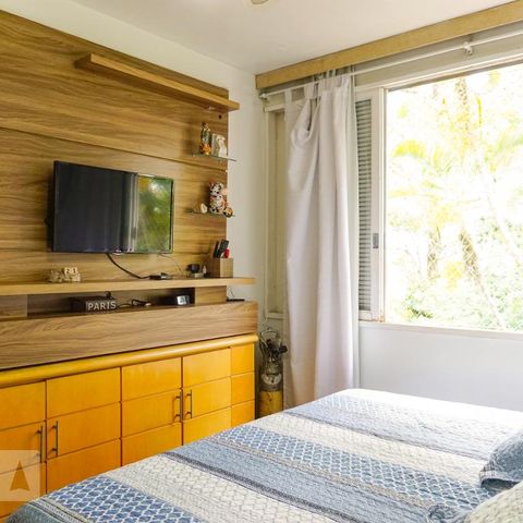 Casa de condomínio à venda com 366m², 5 quartos e 4 vagasSuíte